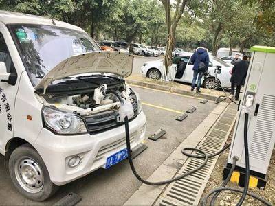 成都最大電動汽車公共充電站投運 日充電500輛，緩解“里程焦慮”？